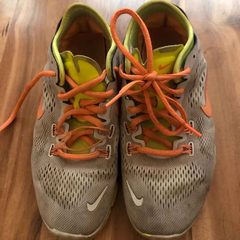 Nike running shoes Sz 6